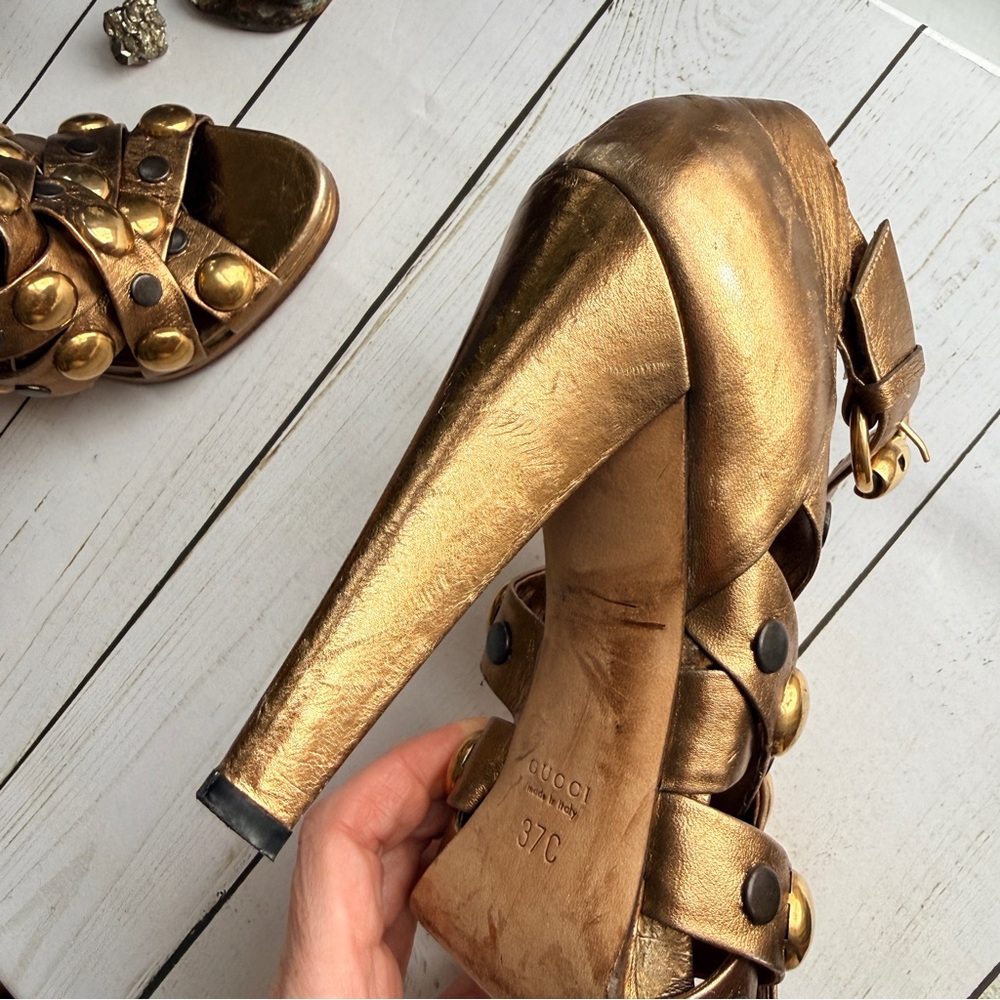 Gucci | Vintage Babouska Studded Metallic Gold Leather 5” Heels - Picture 13 of 16